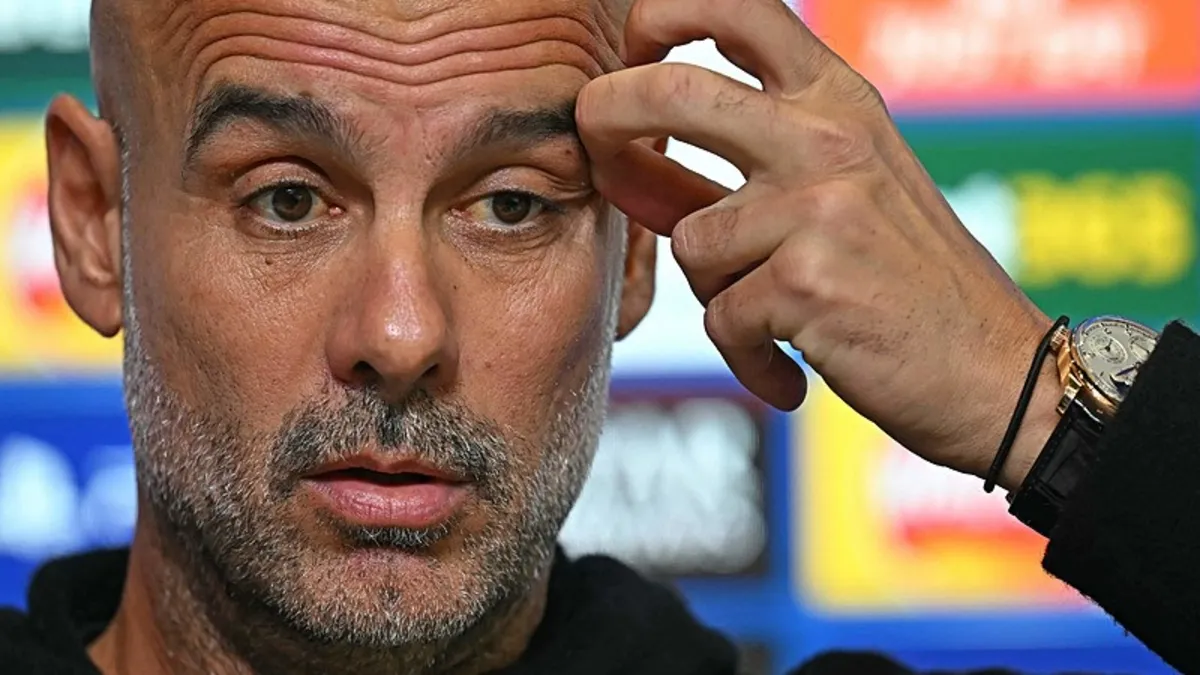 Pep Guardiola tepki gösterdiği kameramandan özür diledi!