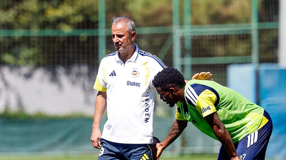 Fenerbahçe'de kritik zirve! İsmail Kartal ve futbolcular...