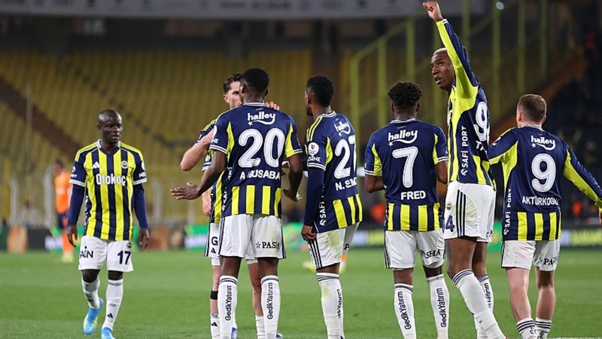 Kadıköy’de büyük coşku! Galatasaray maçı oynanırken…
