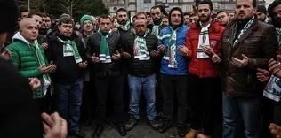 Bursasporlu taraftarlar şehitler için dua etti