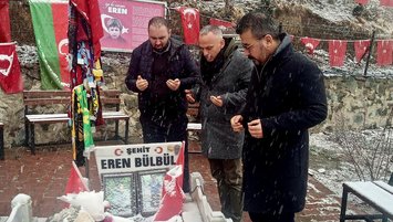 Antalyaspor'dan şehit Eren Bülbül ile Özkan Sümer'in mezarlarına ziyaret
