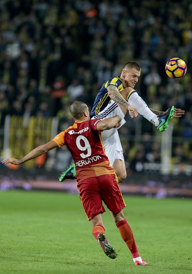 Fenerbahçe - Galatasaray derbisinden Twitter geyikleri!