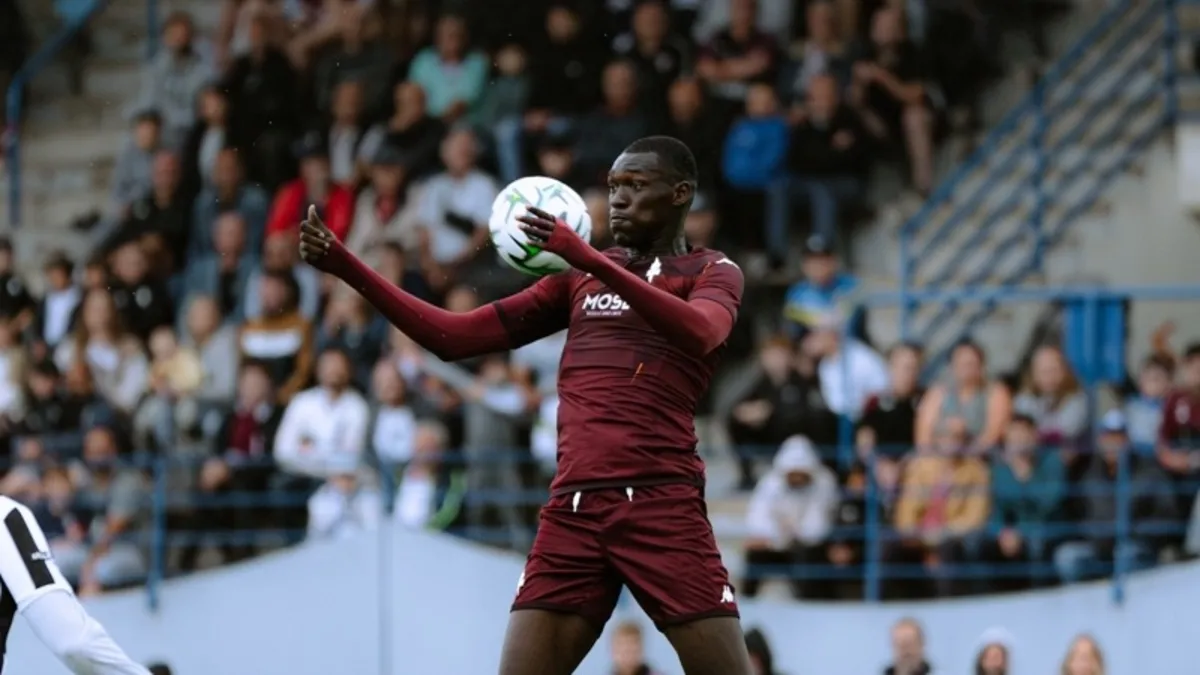 Galatasaray'a 2 metrelik dev golcü: Pape Moussa Fall!