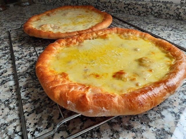 surmene-pidesi-tarifi-trabzonun-meshur-surmene-pidesi-nasil-yapilir-malzemeleri-yapilisi-ve-puf-noktalari-1728984373043.jpeg