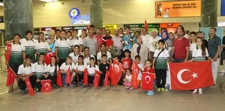 Şampiyon Mert’e Davul Zurnalı Karşılama