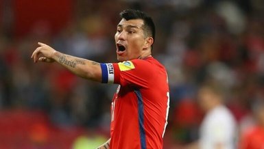 Gary Medel Galatasaray'ın kapısından döndü