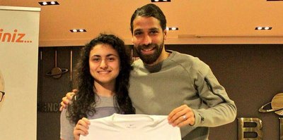 Trabzonsporlu Olcay Şahan’a öğrenci ilgisi