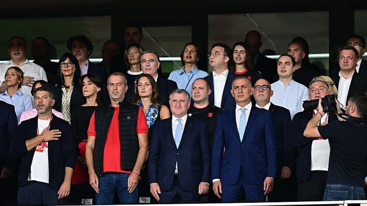 Maç öncesi dostluk yemeği