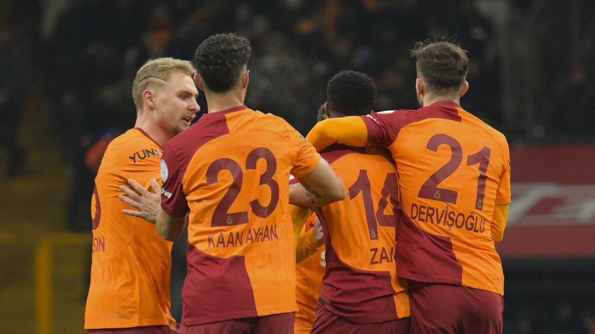 Galatasaray şampiyonluk maçına çıkıyor! İşte Okan Buruk'un Fenerbahçe derbisi muhtemel 11'i