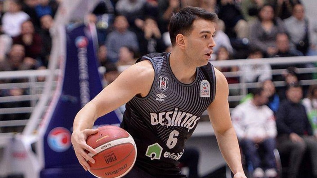 Beşiktaş Berk Uğurlu ile sözleşme yeniledi!