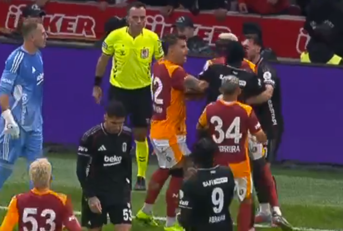 galatasaray-besiktas-derbisinde-ortalik-karisti-1759600270169.png