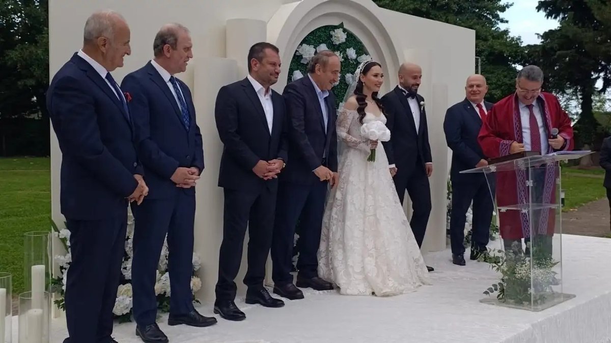 Başkan Doğan düğünde Başkan Doğan düğünde