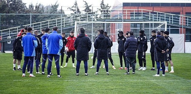 Millilerden yoksun çalıştı