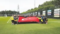Bayrakla poz verdiler