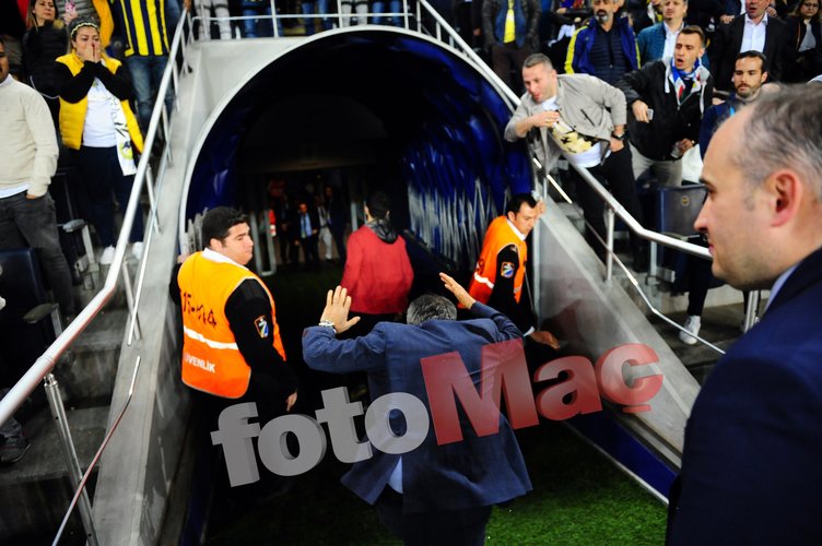 ÅOK GÃRÃNTÃ! <a href="/index/senol-gunes?id=893896f3-ff64-428a-820f-0f29a14300dd" class="" rel="tag">Åenol GüneÅ</a> koridorda yerde kaldı! İÅte o an...