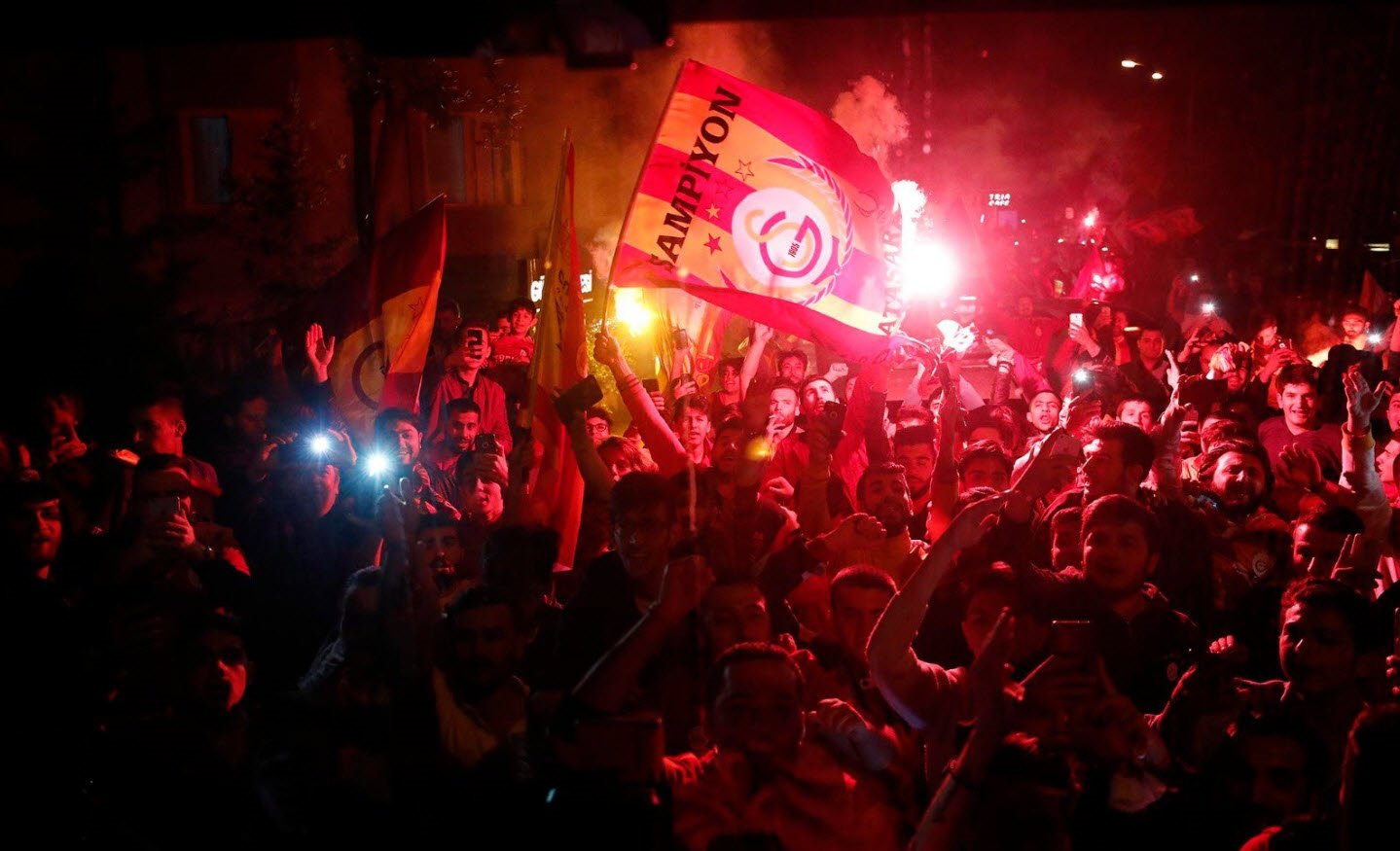 Galatasaray Sampiyon Gibi Karsilandi Son Dakika Galatasaray Haberleri Fotomac