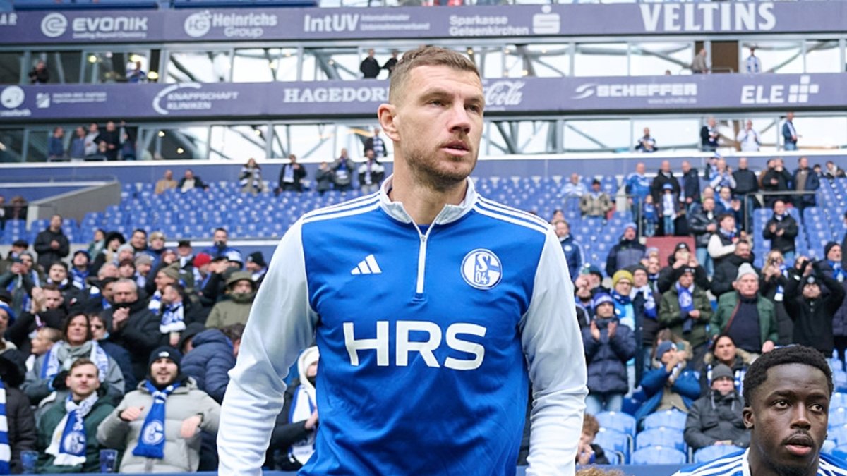 Edin Dzeko ilk maçında fileleri sarstı!