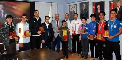 Güneş, başarılı atıcıları plaketle ödüllendirdi