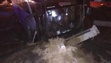 Bursaspor taraftarını taşıyan otobüs kaza yaptı: 19 yaralı