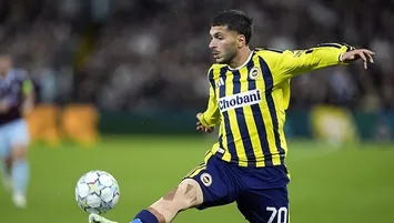 Oğuz Aydın direğe takıldı
