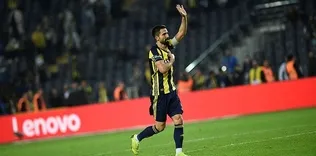 Eleştirilse de zirvede!