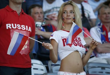 İngiliz futbolculara Rusya’da ’güzel kadın’ uyarısı!
