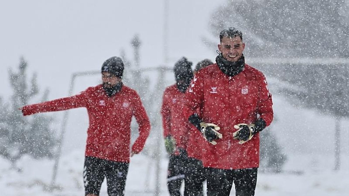 Sivasspor antrenmanına kar engeli!