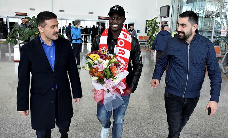 Sivasspor'un yeni transferi Saivet Sivas'a geldi