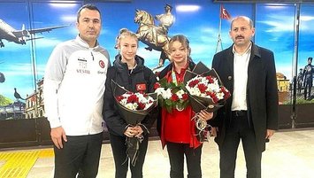 Millilere çiçekli karşılama