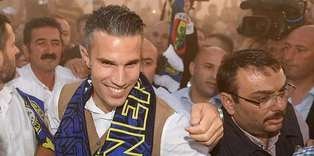 G.Saray'a Van Persie darbesi