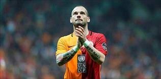 Sneijder sakatlandı