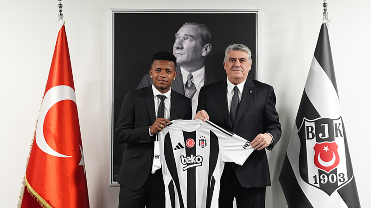 Beşiktaş'ta Keny Arroyo ve Elan Ricardo için imza töreni! Serdar Adalı... Beşiktaş'ta Keny Arroyo ve Elan Ricardo için imza töreni! Serdar Adalı...