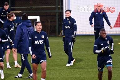Fenerbahçe’nin yeni transferi Mesut Özil ilk kez Kadıköy’de! İşte o anlar...