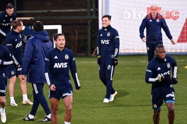 Fenerbahçe'nin yeni transferi Mesut Özil ilk kez Kadıköy'de! İşte o anlar...