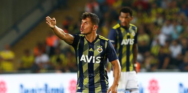 Emre Belözoğlu futboluyla göz doldurdu!