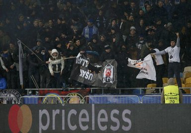 Dinamo Kiev taraftarları Beşiktaş bayrağı yaktı!