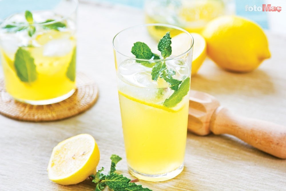 Sıcaklarla baş edebilmek için: Ev yapımı limonata tarifi!