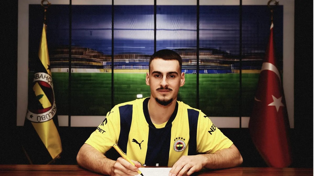 Fenerbahçe'de Ognjen Mimovic krizi! Mourinho genç sol beki liste dışında bırakmak istiyor Fenerbahçe'de Ognjen Mimovic krizi! Mourinho genç sol beki liste dışında bırakmak istiyor