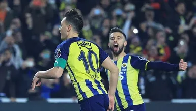 Mesut Özil 2 yıl daha Fenerbahçe'de