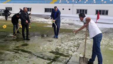 Bölgesel Amatör Lig'de maça kar engeli! 1 saat geç başladı