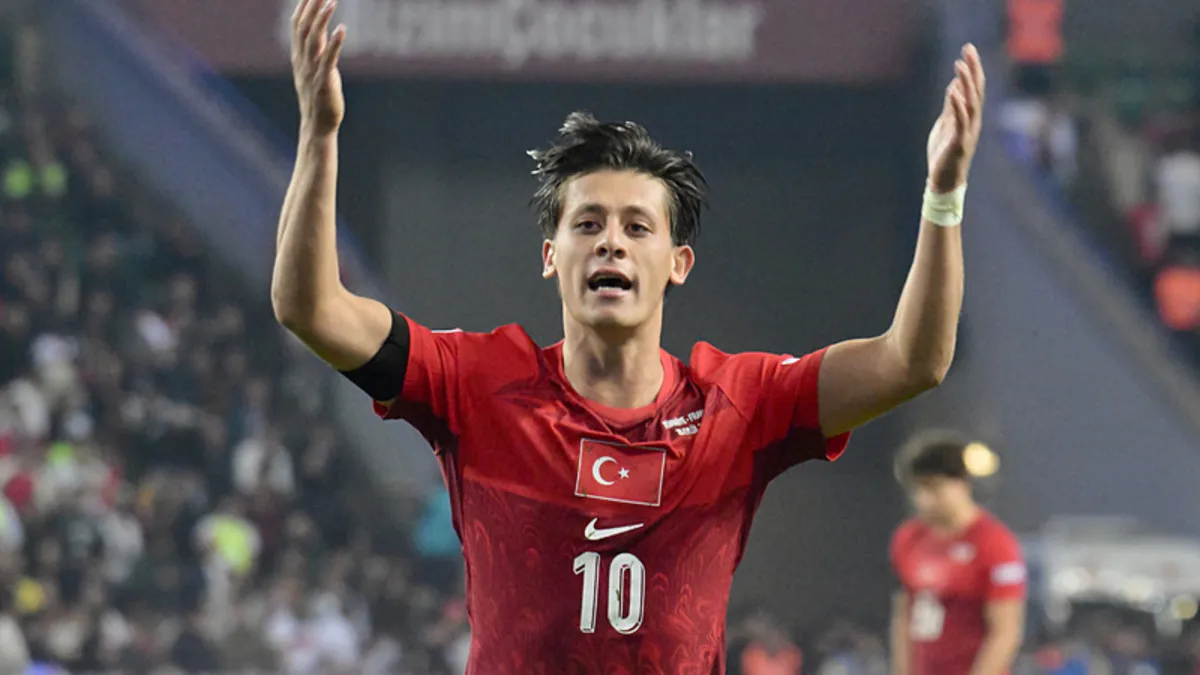 Arda Güler'in tribünden su istemesi renkli görüntüler oluşturdu