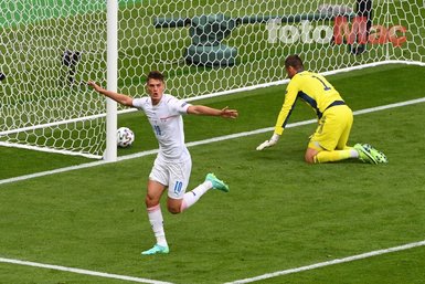 Son dakika spor haberi: EURO 2020'ye damga vuran gol! Patrik Schick orta sahadan attı