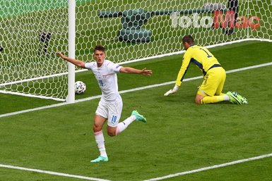 Son dakika spor haberi: EURO 2020’ye damga vuran gol! Patrik Schick orta sahadan attı