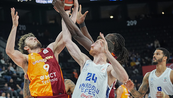 A. Efes sahasında G.Saray'ı yendi