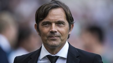 Phillip Cocu akıl hocalarıyla birlikte Fenerbahçe’ye geliyor!