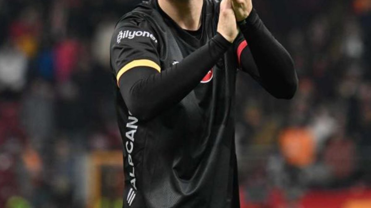 TRANSFER HABERİ - Galatasaray'da ayrılık gerçekleşiyor! Yıldız isim antrenmana çıkmadı TRANSFER HABERİ - Galatasaray'da ayrılık gerçekleşiyor! Yıldız isim antrenmana çıkmadı