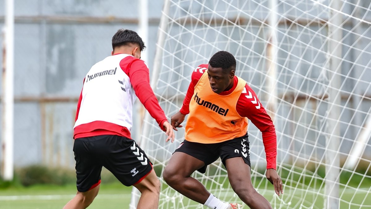 Sivasspor Atakaş Hatayspor maçı için hazırlıklarına başladı! Sivasspor Atakaş Hatayspor maçı için hazırlıklarına başladı!