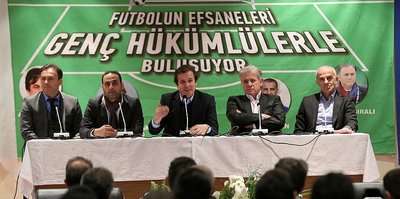 Futbolun efsaneleri genç hükümlülere umut oldu