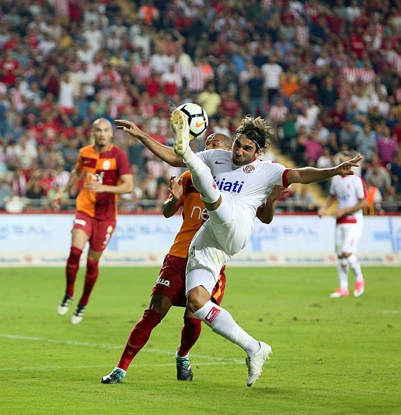 Ahmet Ağaoğlu'nun ilk transferi 