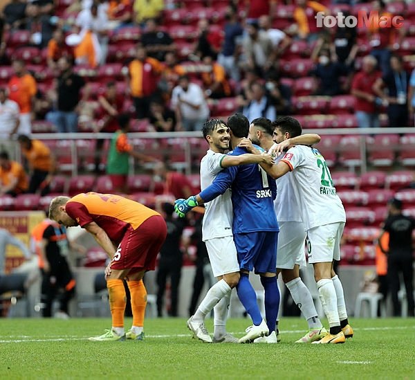 Son dakika spor haberi: Galatasaray-Alanyaspor maçı sonrası Muslera Serkan Kırıntılı'nın üzerine yürüdü